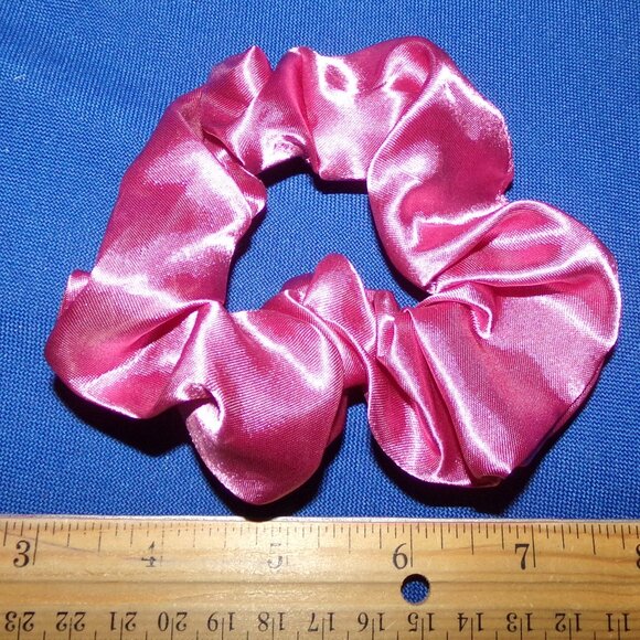 Pink Stretchy Hair Tie Scrunchie - Satiny Material - Unused - Picture 2 of 3